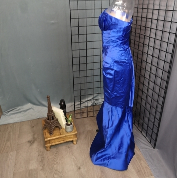 Y2K vintage Oscar de la Renta Royal Blue mermaid strapless pleated fitted gown - Picture 3 of 8